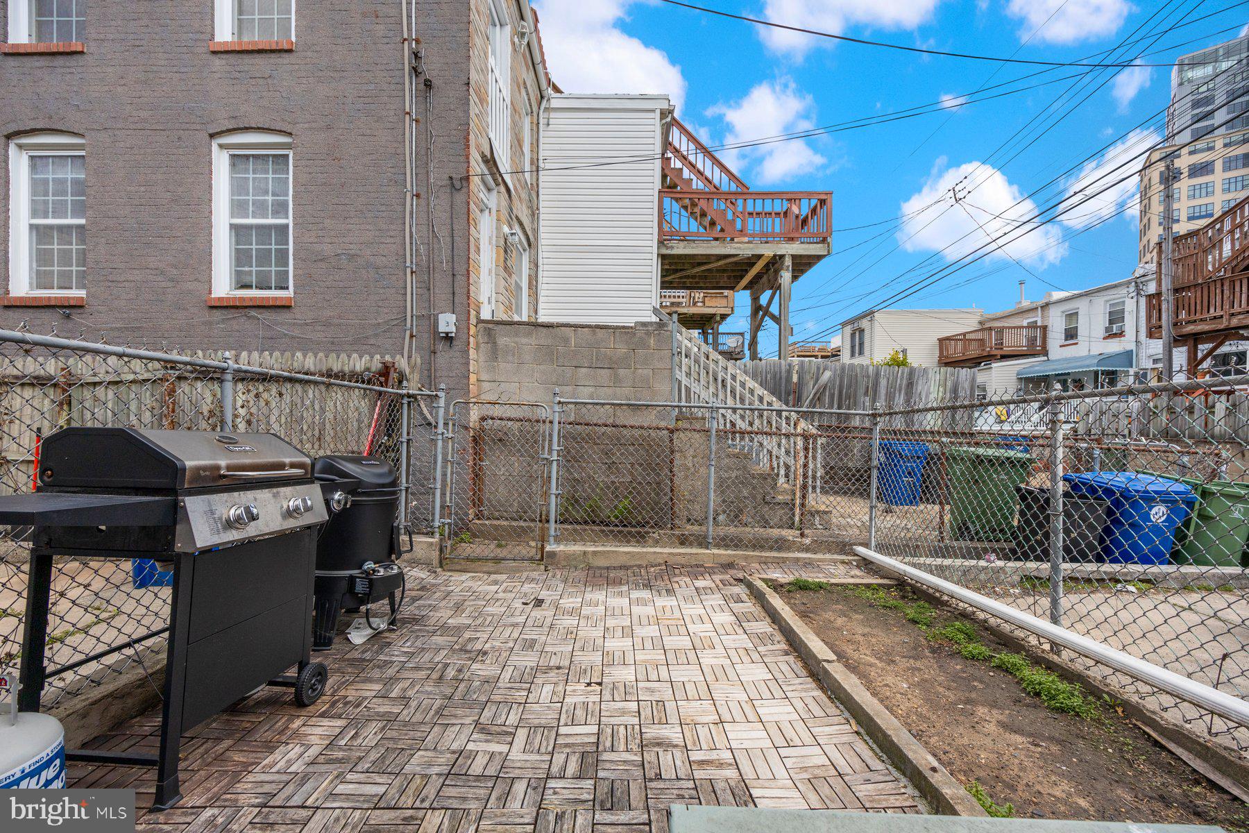 LOCUST POINT - Residential