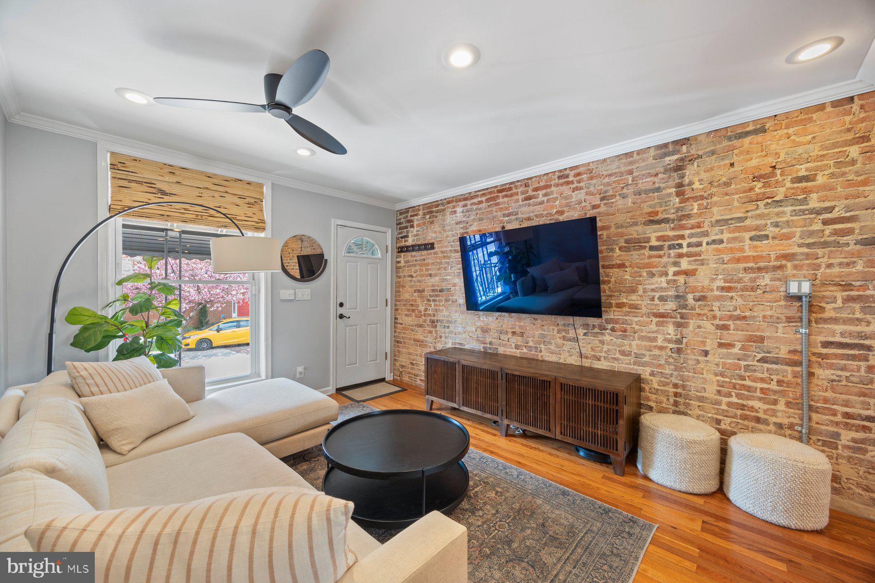 LOCUST POINT - Residential