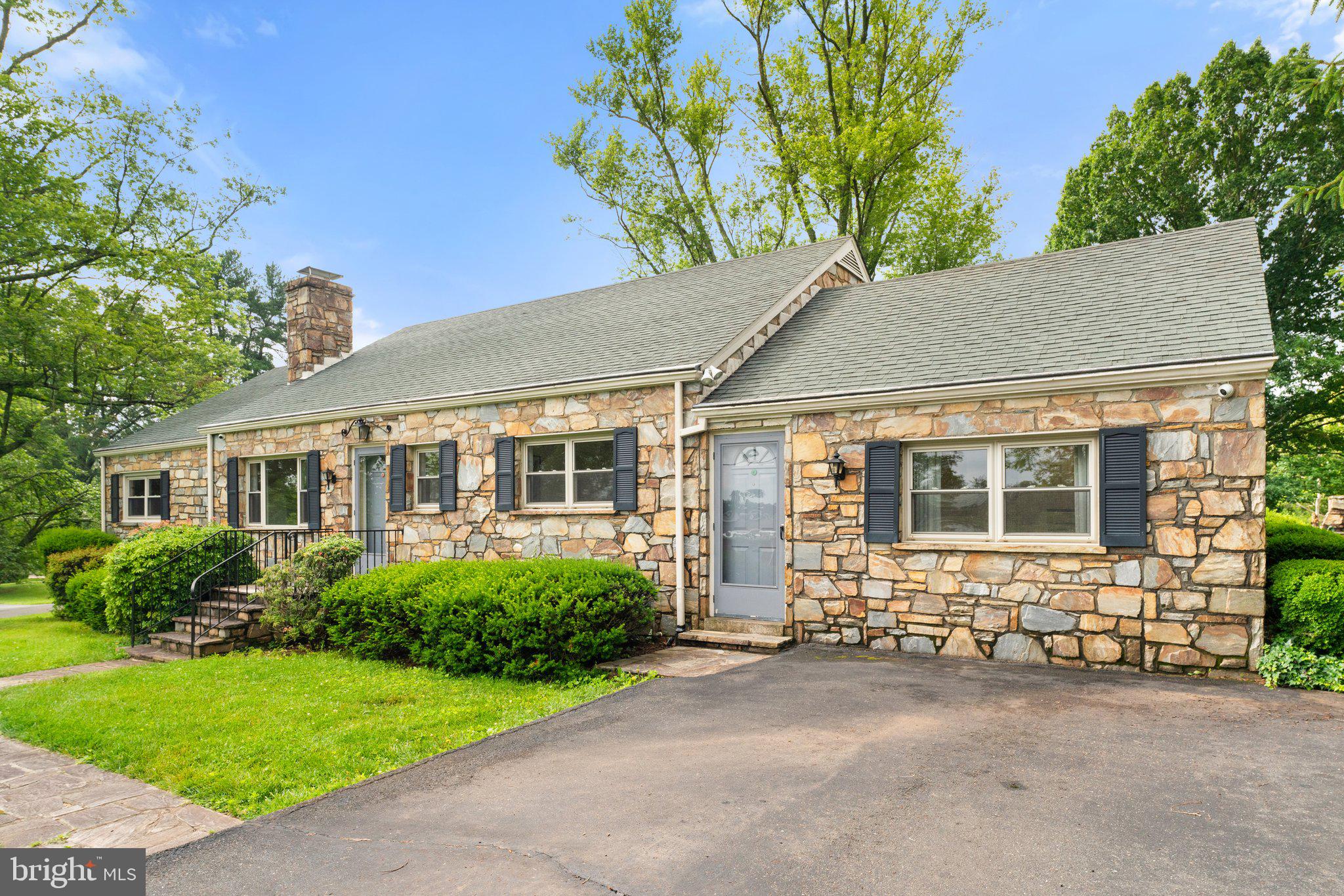 7219 HUNTING LANE