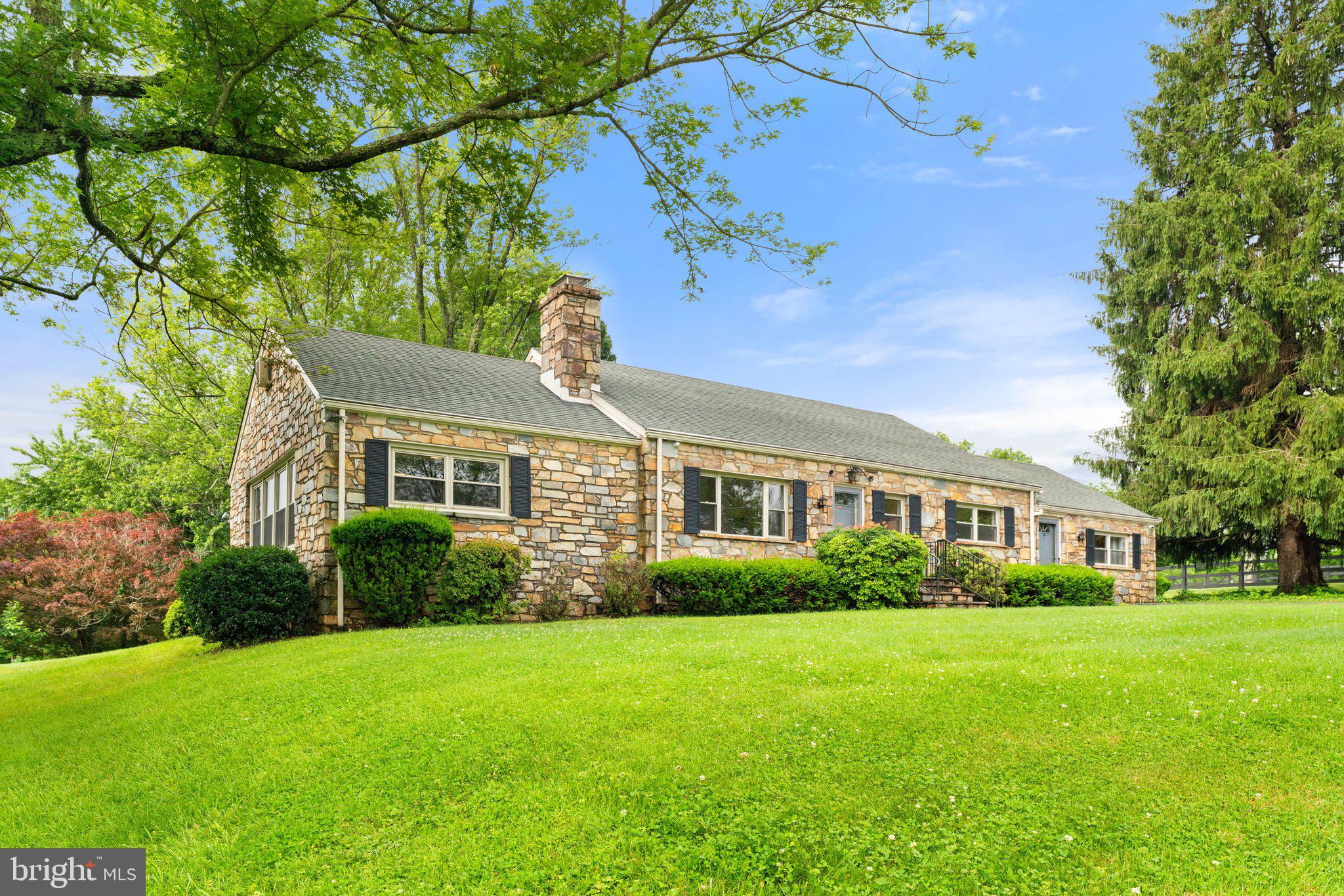7219 HUNTING LANE