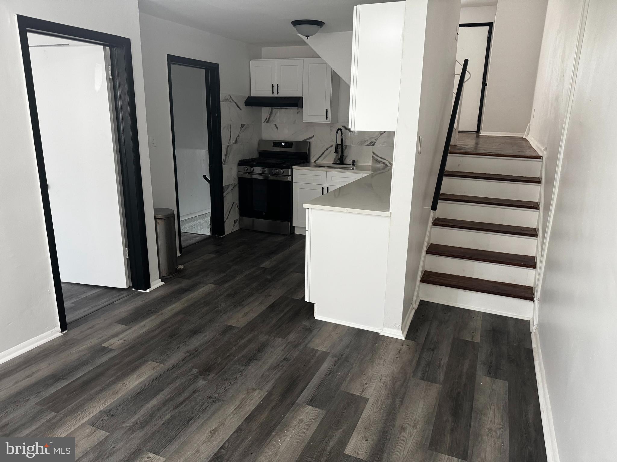 1090 LAKESHORE DRIVE