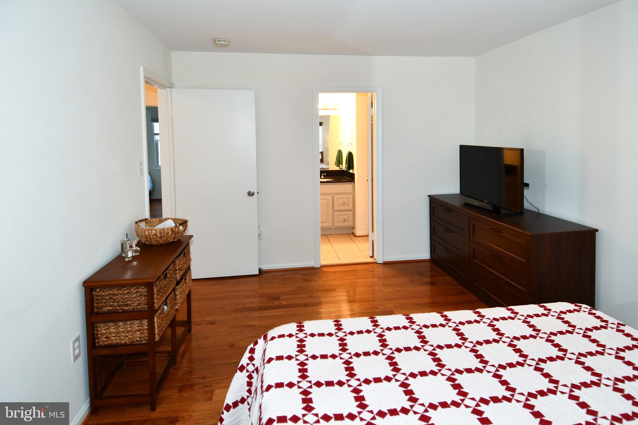 SHADY GROVE VILLAGE - Residential