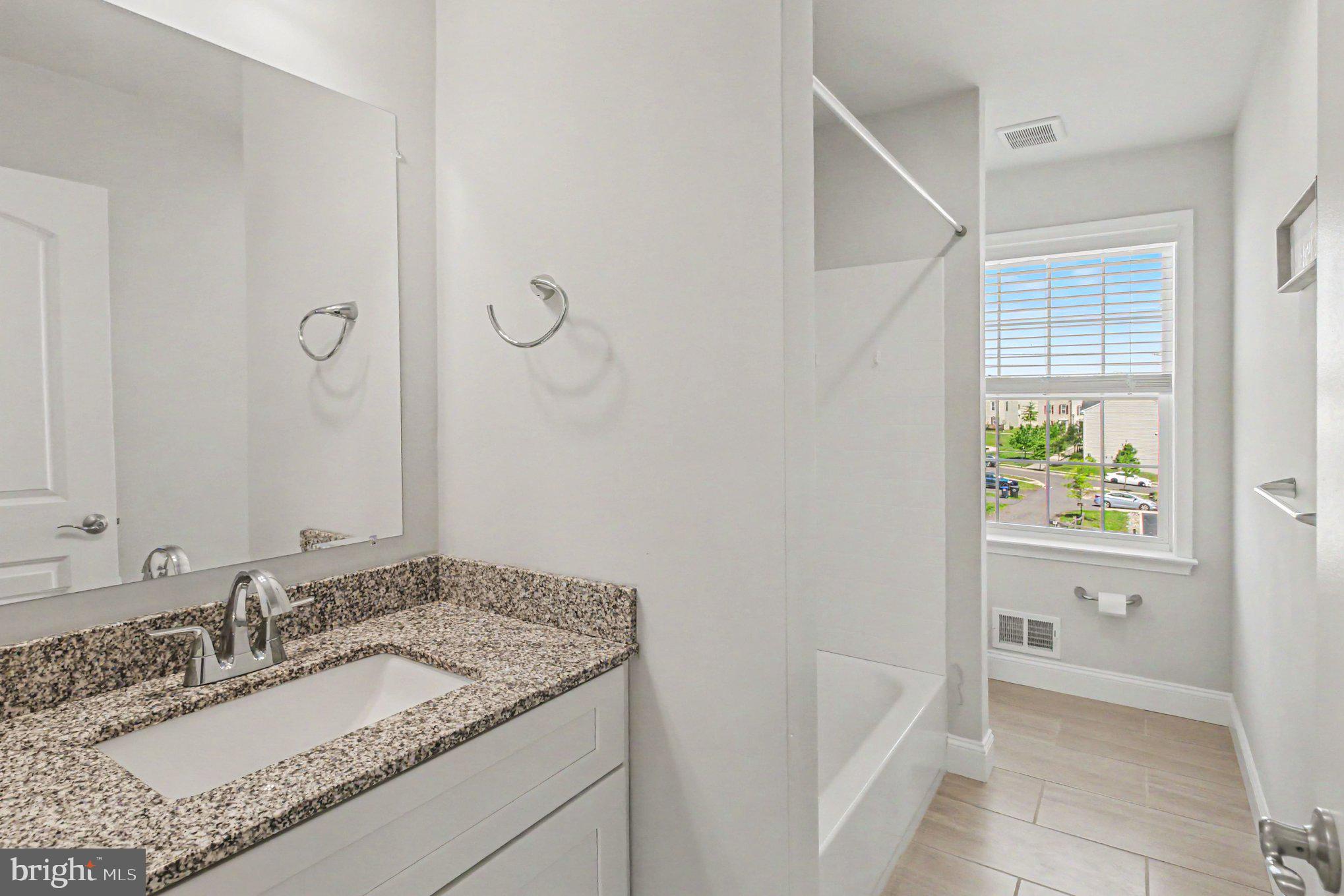 WASHINGTON SQUARE - Residential