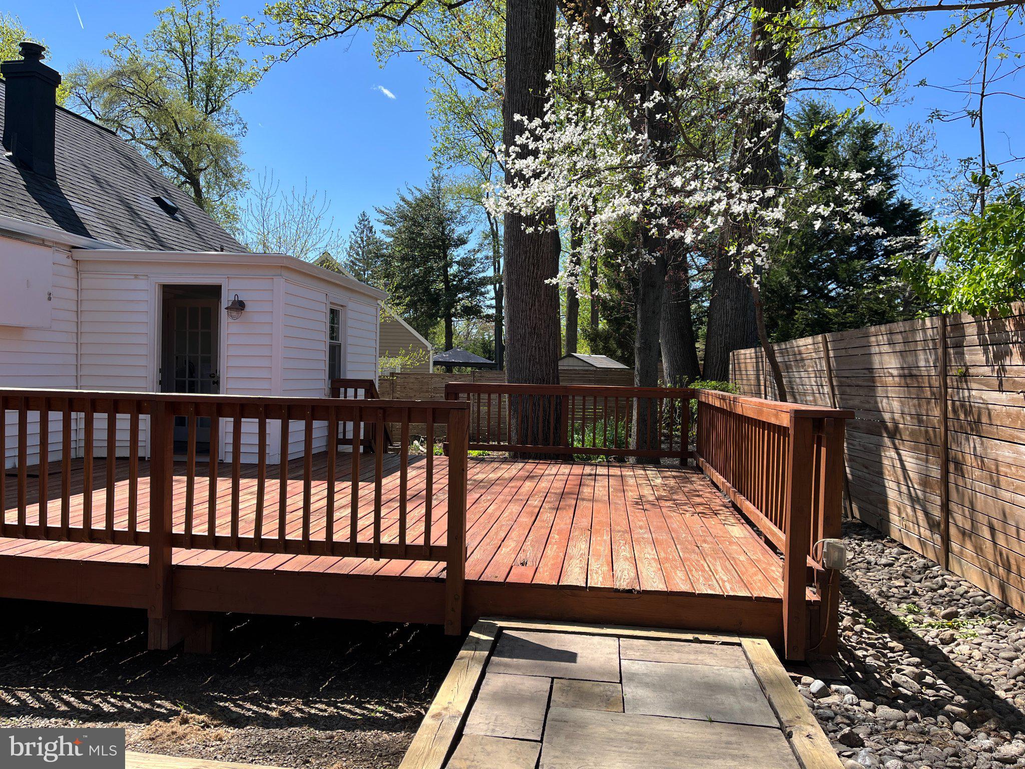 OAK KNOLL - Residential