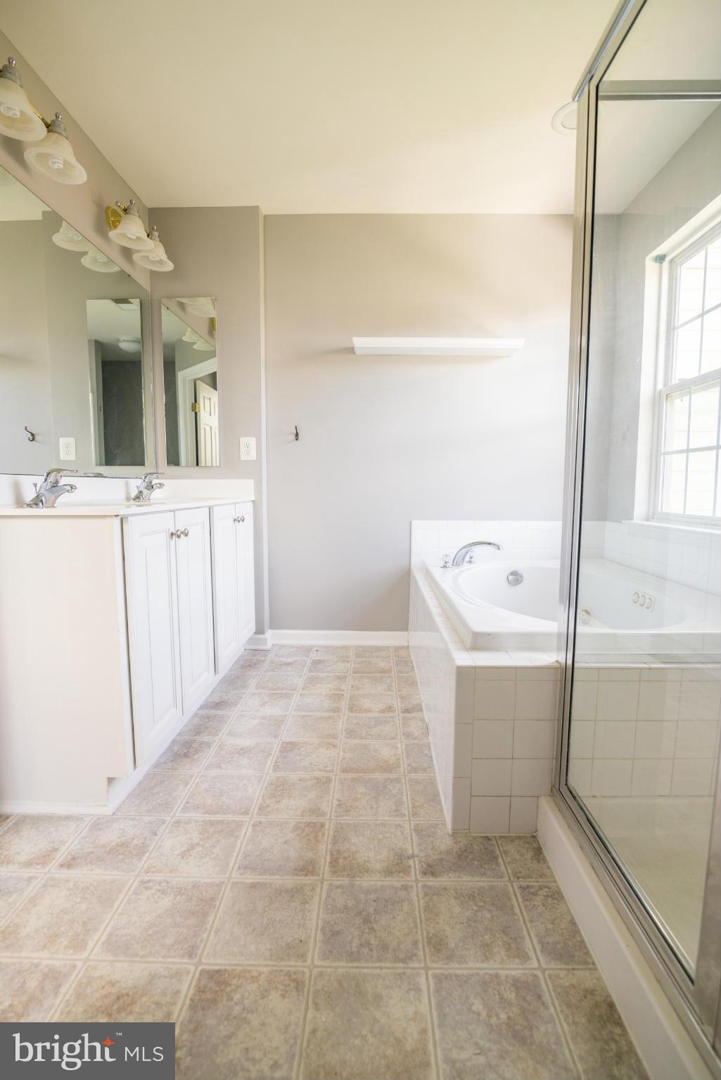 LAKELAND PLACE - Residential