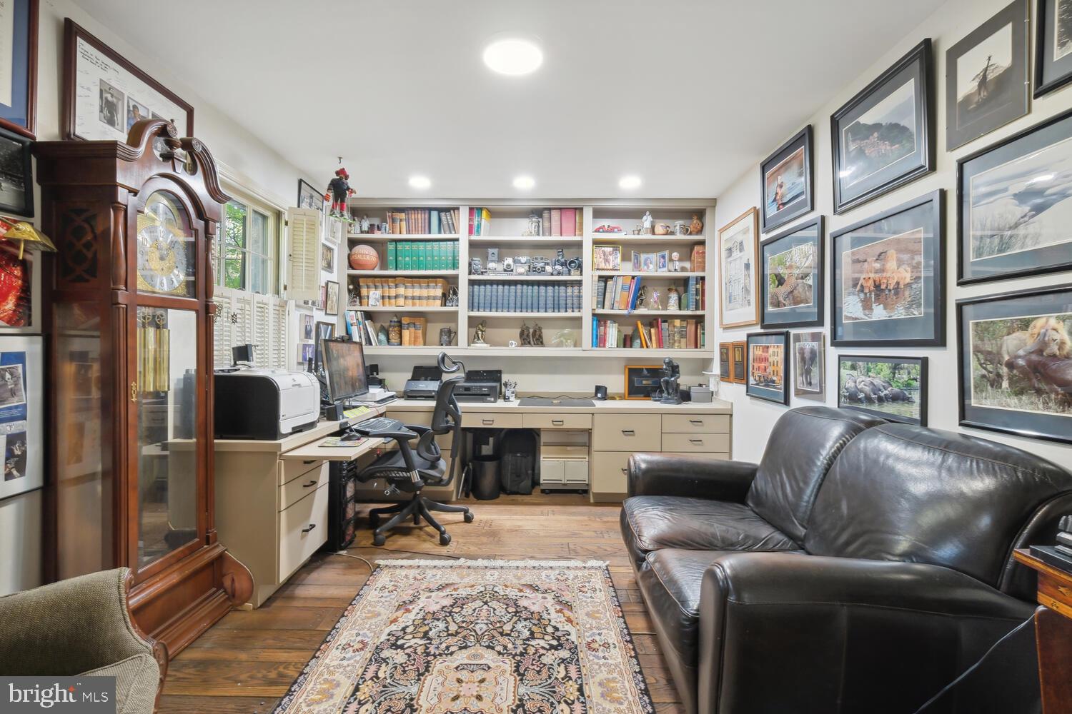 LUXMANOR - Residential