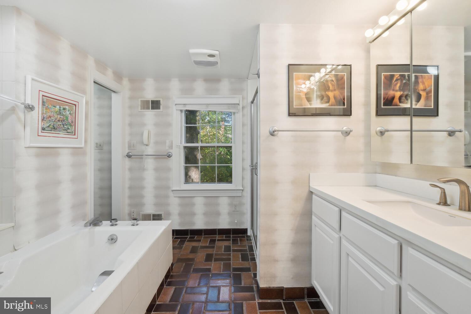 LUXMANOR - Residential