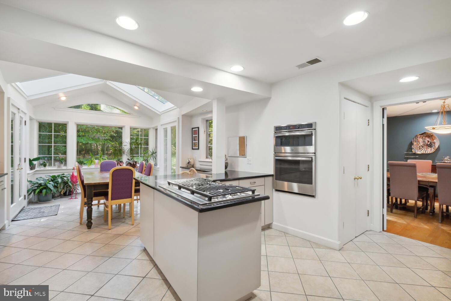 LUXMANOR - Residential