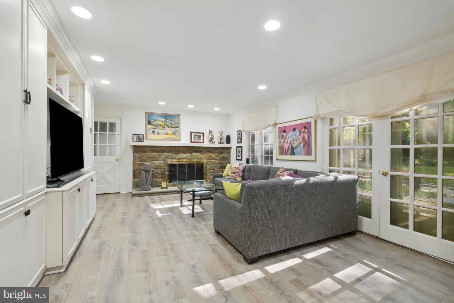 LUXMANOR - Residential