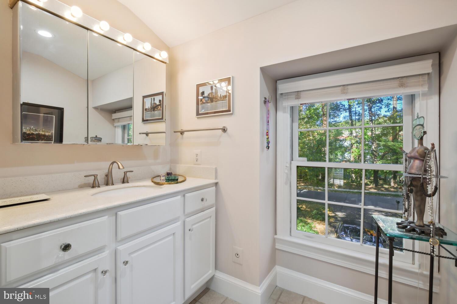 LUXMANOR - Residential