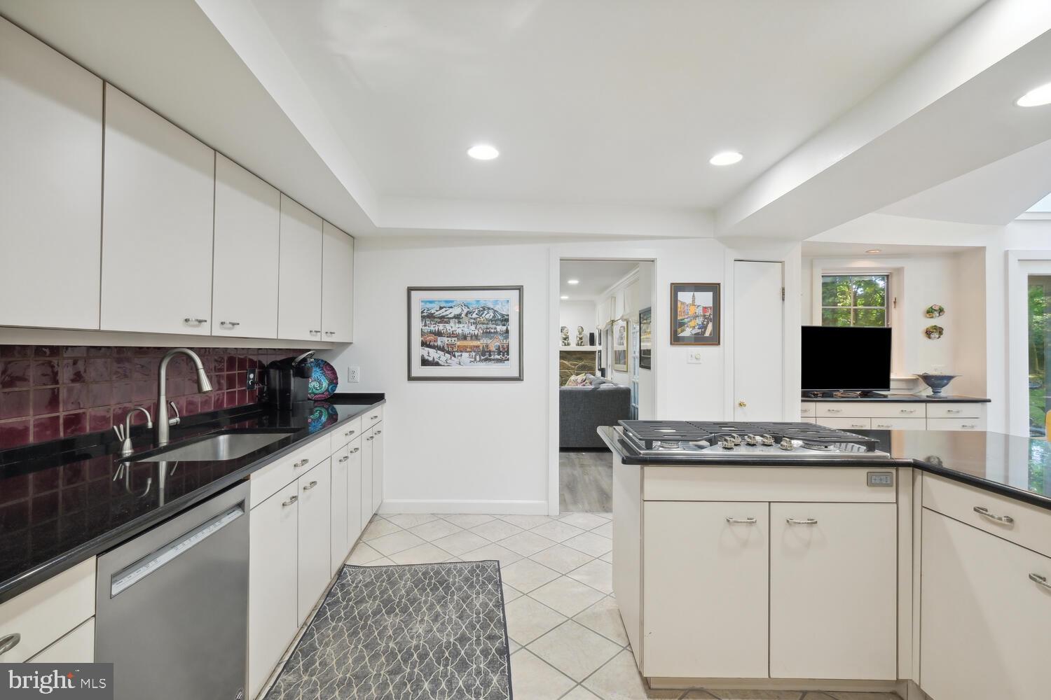 LUXMANOR - Residential