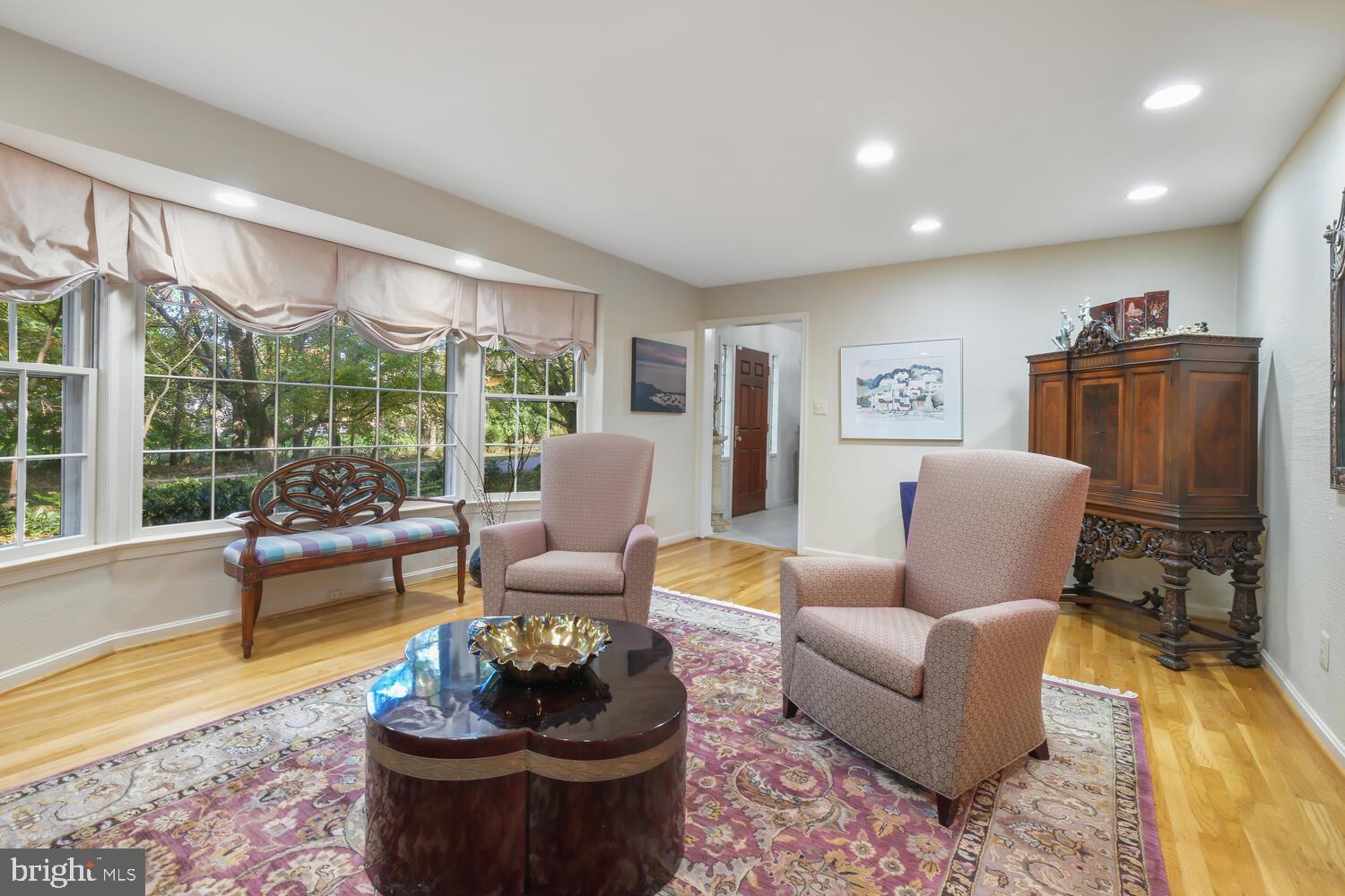 LUXMANOR - Residential