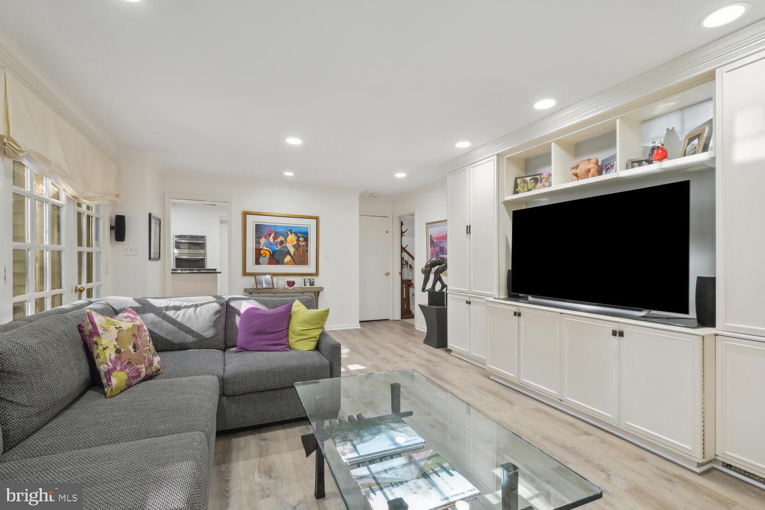 LUXMANOR - Residential