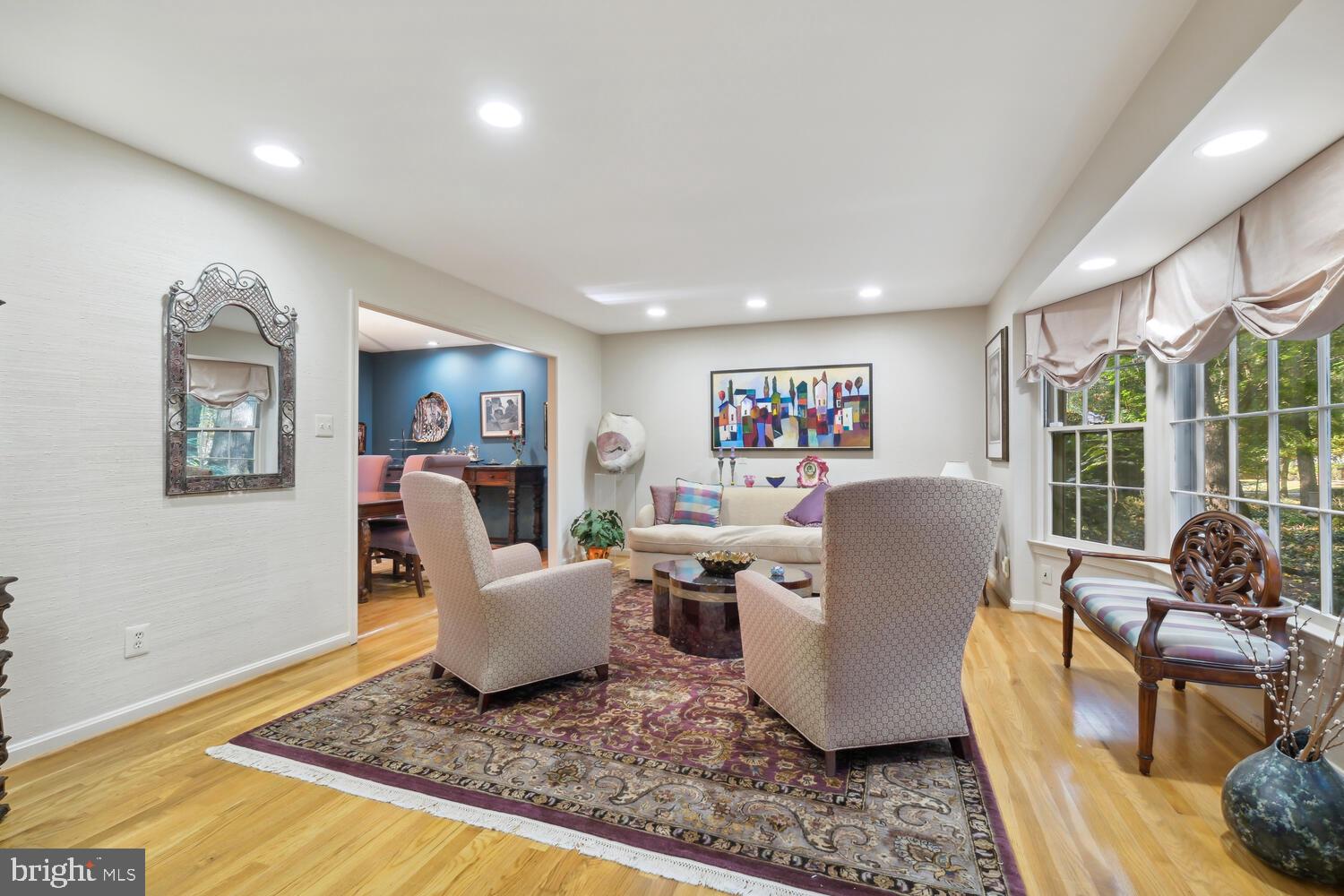 LUXMANOR - Residential