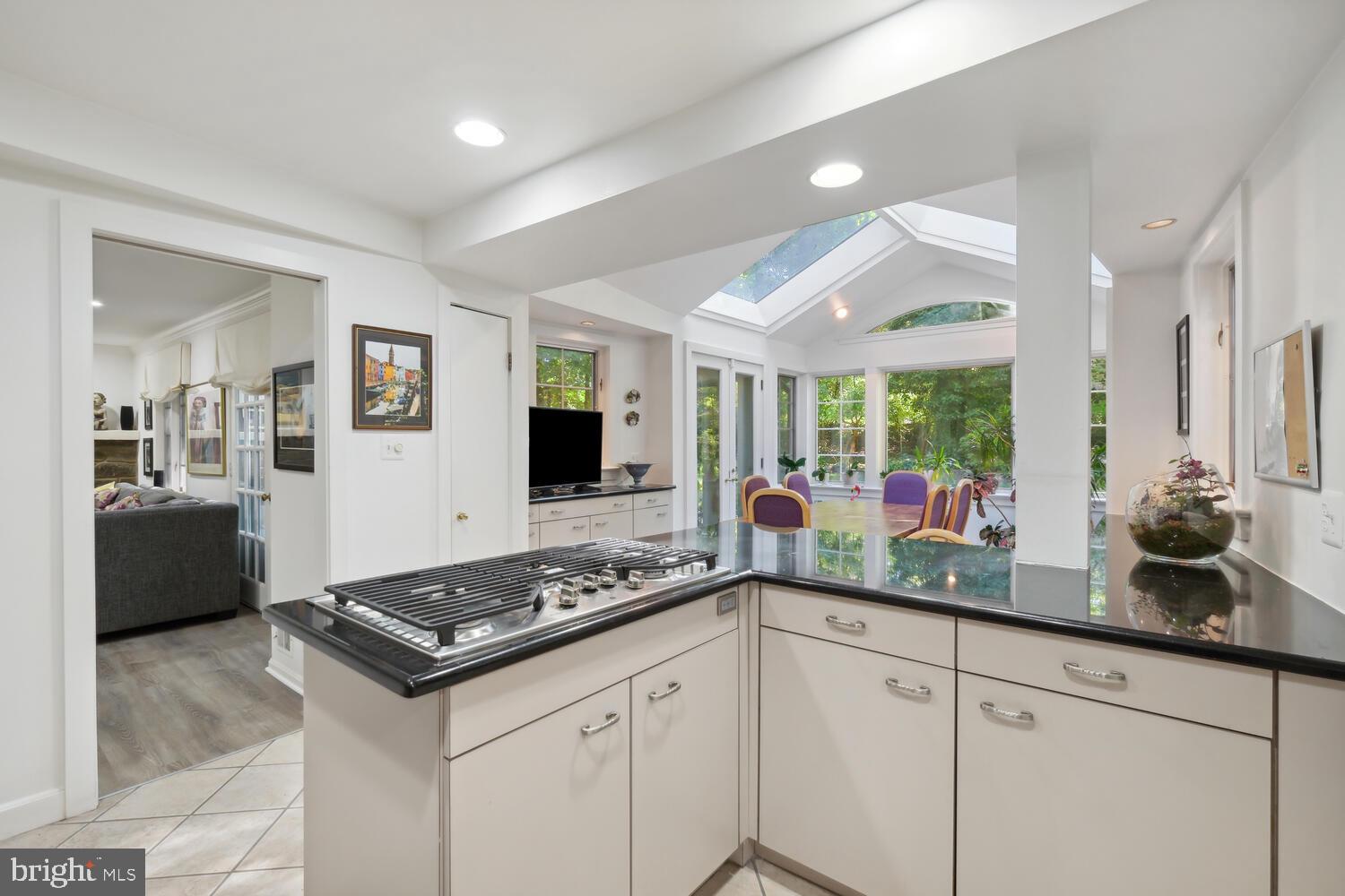 LUXMANOR - Residential