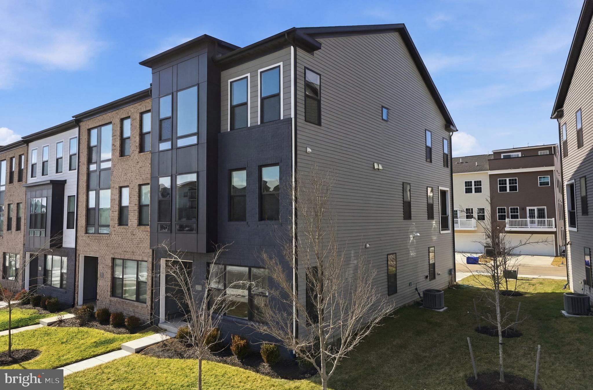 217 SUMMIT POINT BOULEVARD