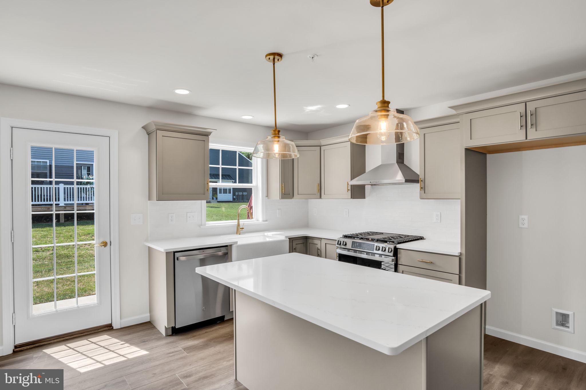 MAYAPPLE WOODS - Residential