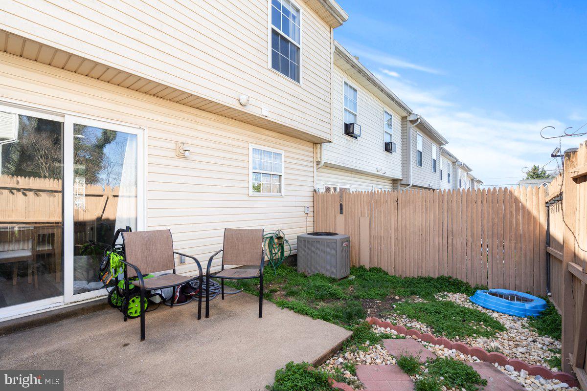 GEORGETOWN SQUARE - Residential