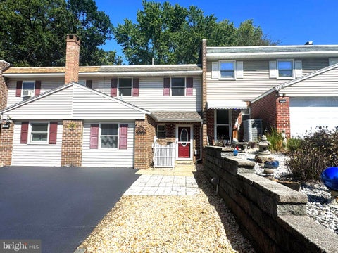 Townhouse For Rent - 832 Woodchuck Lane<br/> READING, PA 19606