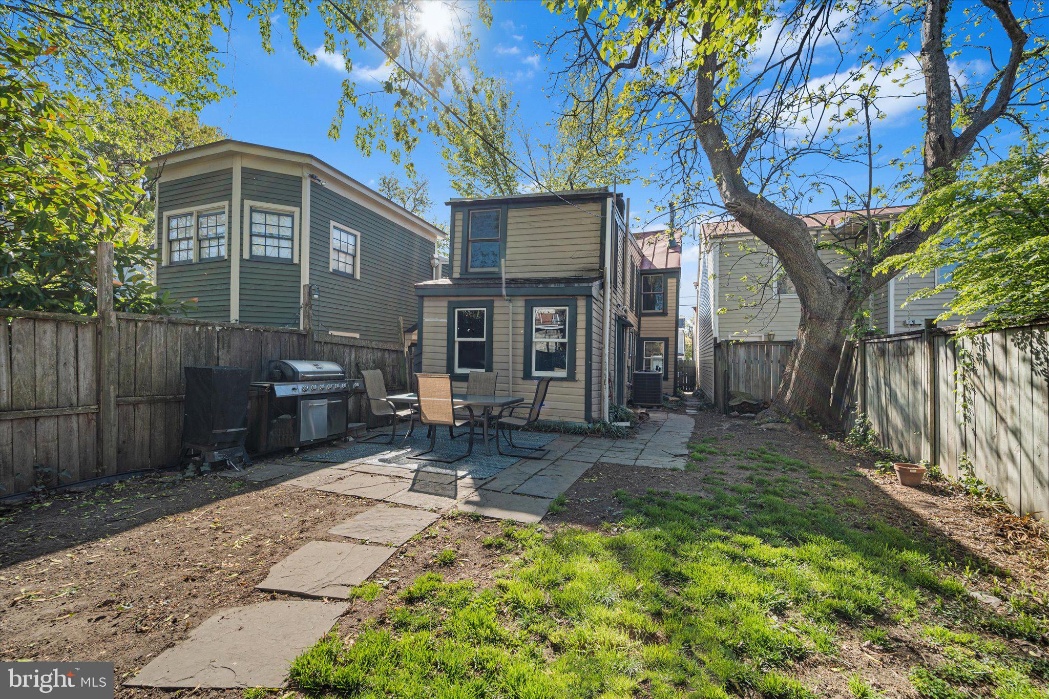 OLD TOWN ALEXANDRIA - Residential