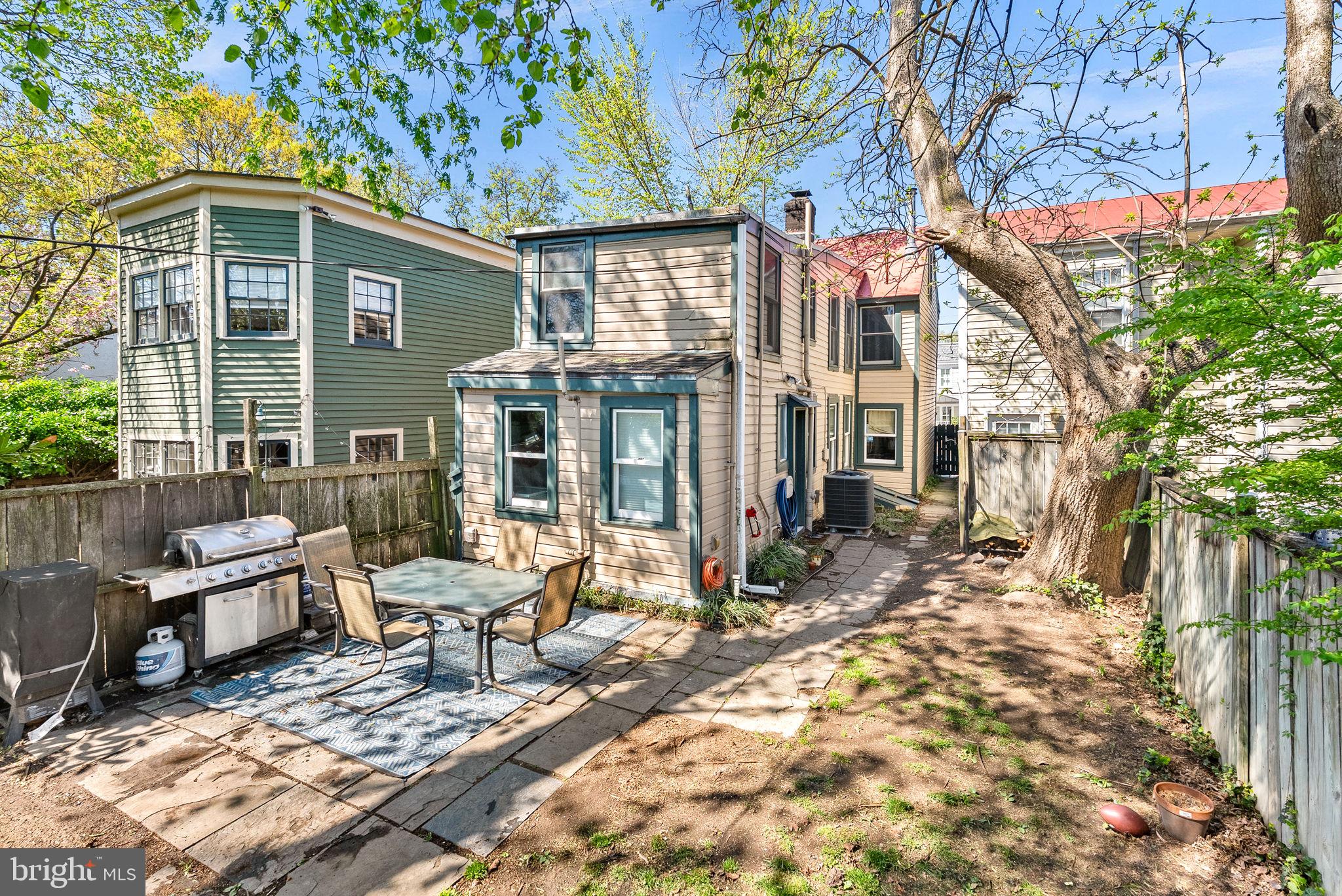 OLD TOWN ALEXANDRIA - Residential