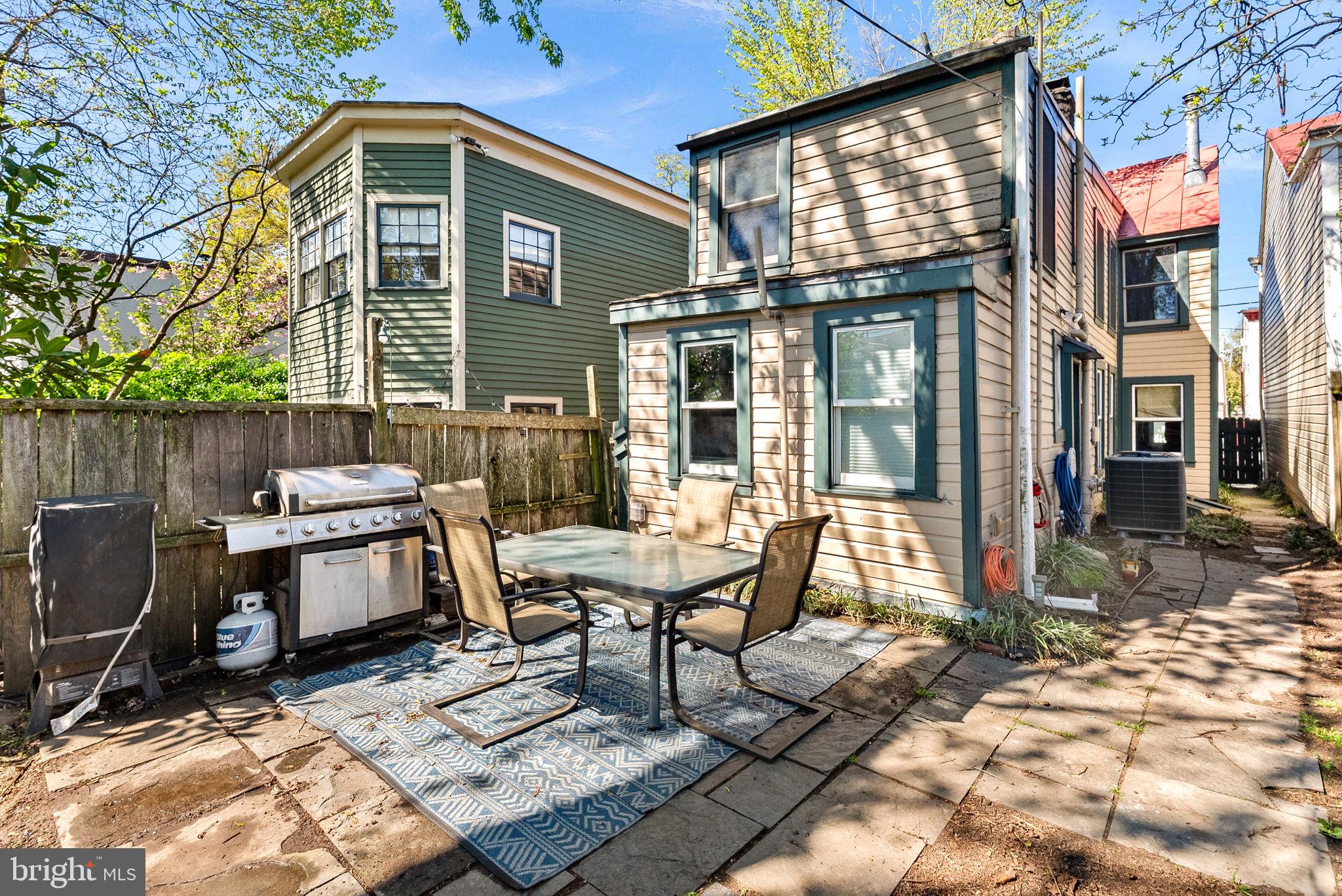 OLD TOWN ALEXANDRIA - Residential