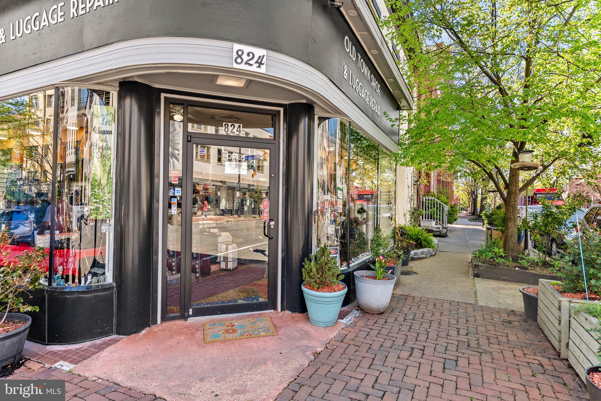 OLD TOWN ALEXANDRIA - Residential