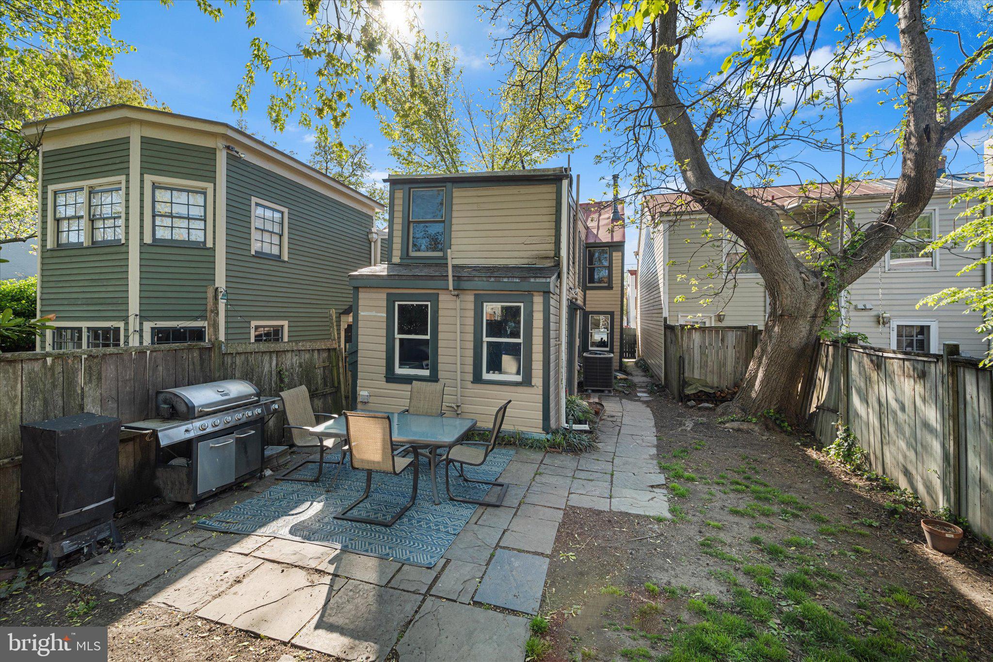 OLD TOWN ALEXANDRIA - Residential