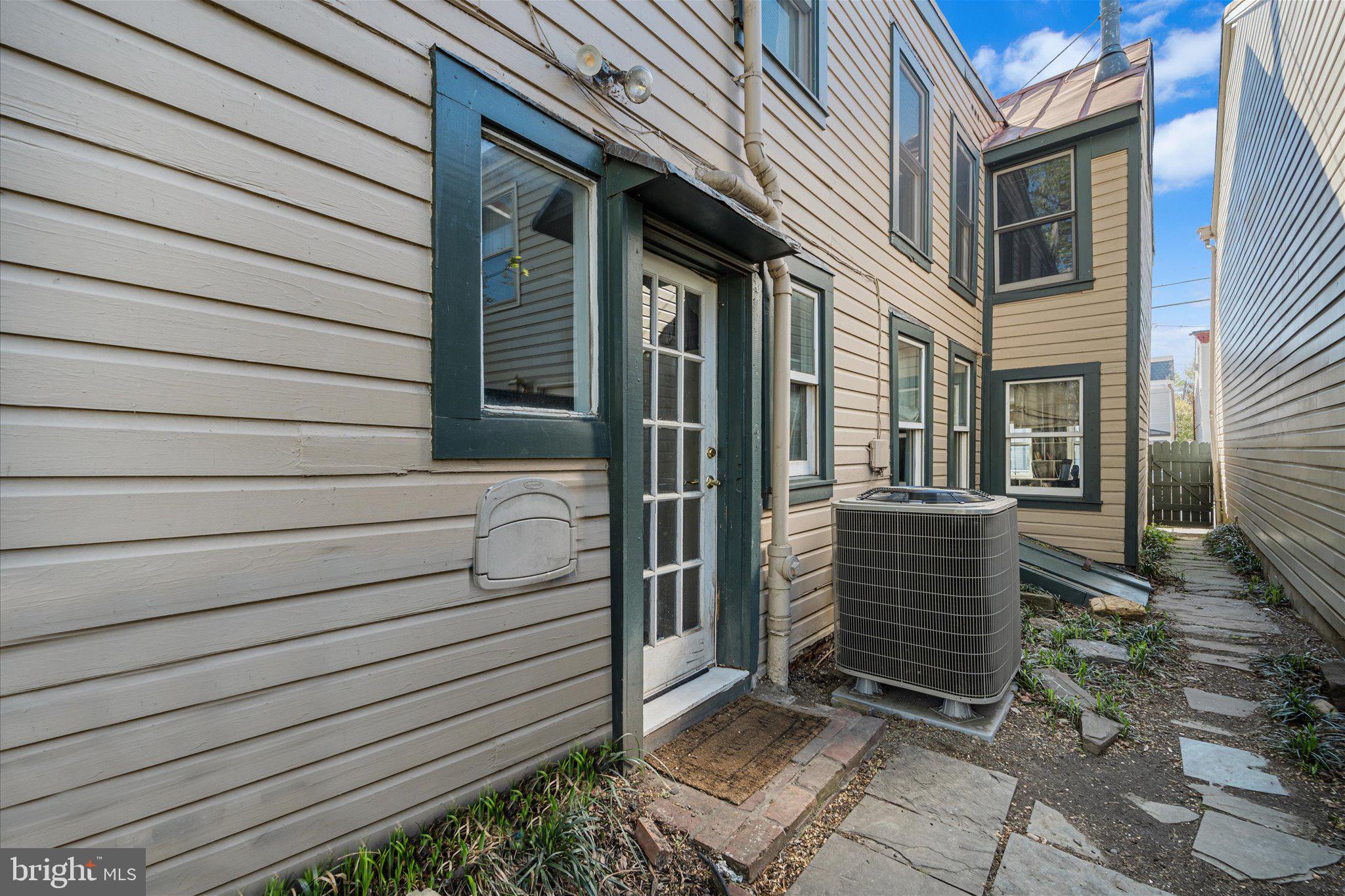 OLD TOWN ALEXANDRIA - Residential