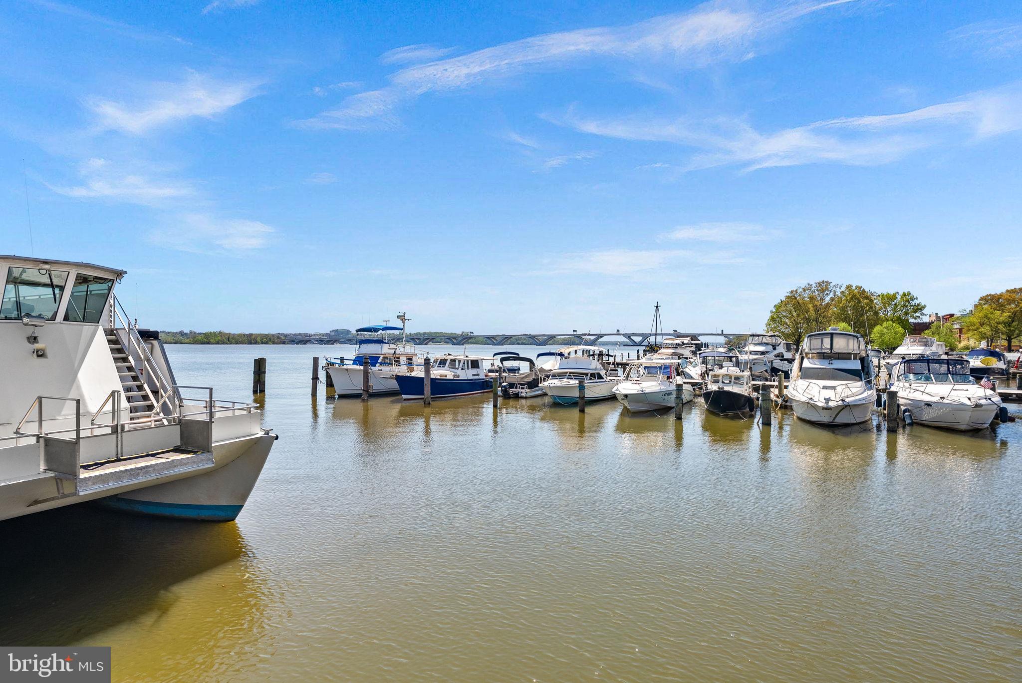OLD TOWN ALEXANDRIA - Residential