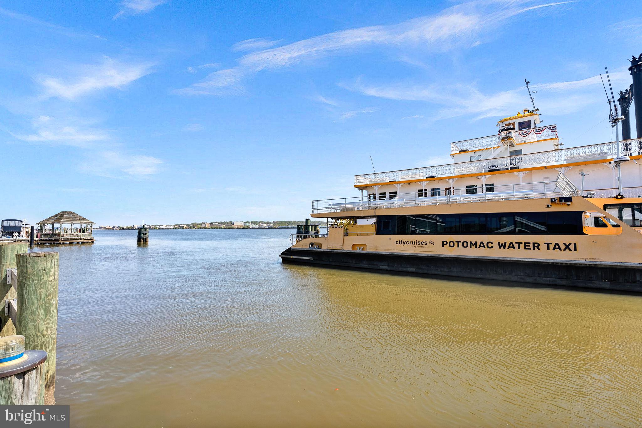 OLD TOWN ALEXANDRIA - Residential