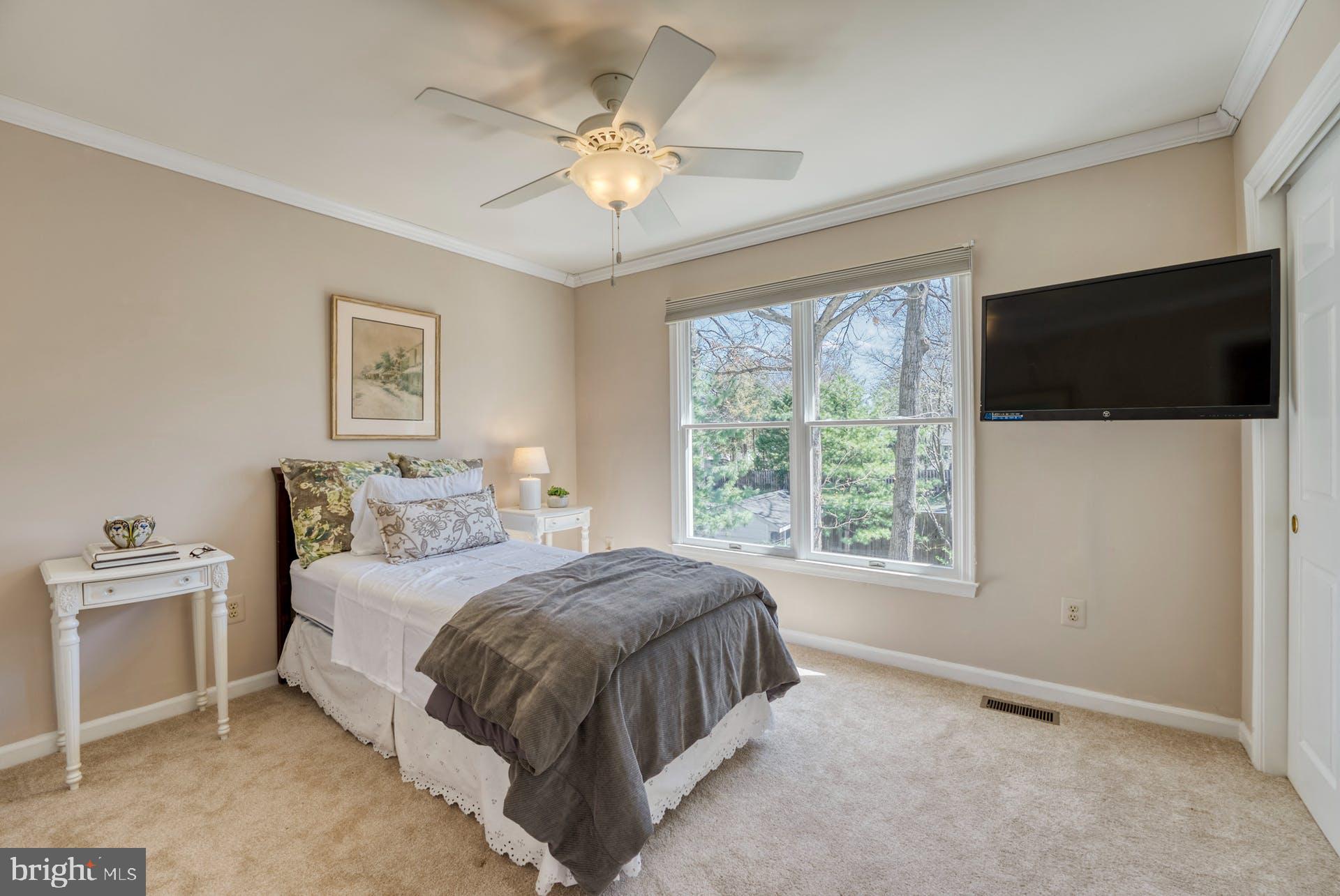 BROAD OAKS - Residential