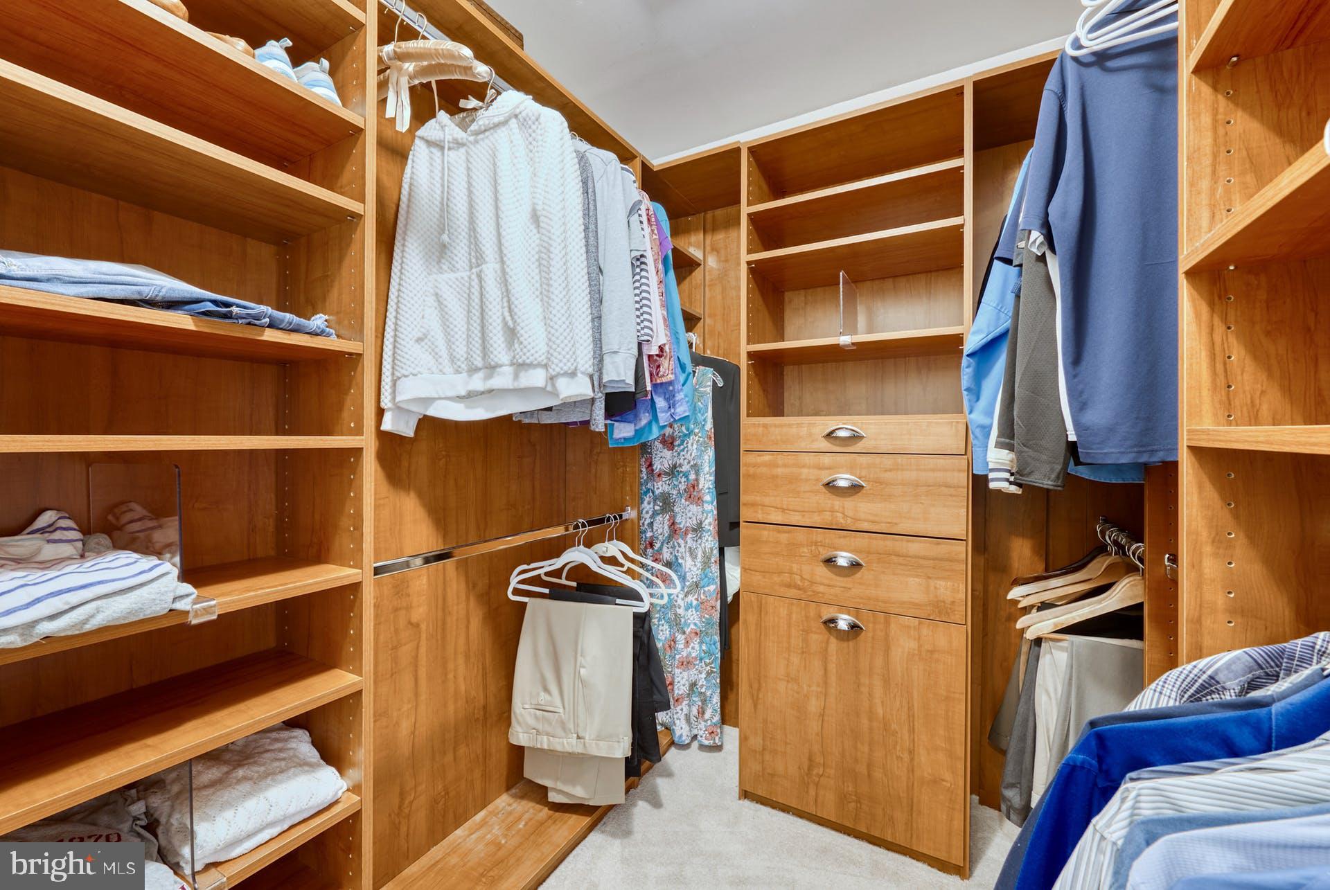 BROAD OAKS - Residential