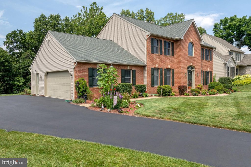 Photo of 438 W Charlotte Street, MILLERSVILLE, PA 17551 (MLS # PALA2075530)