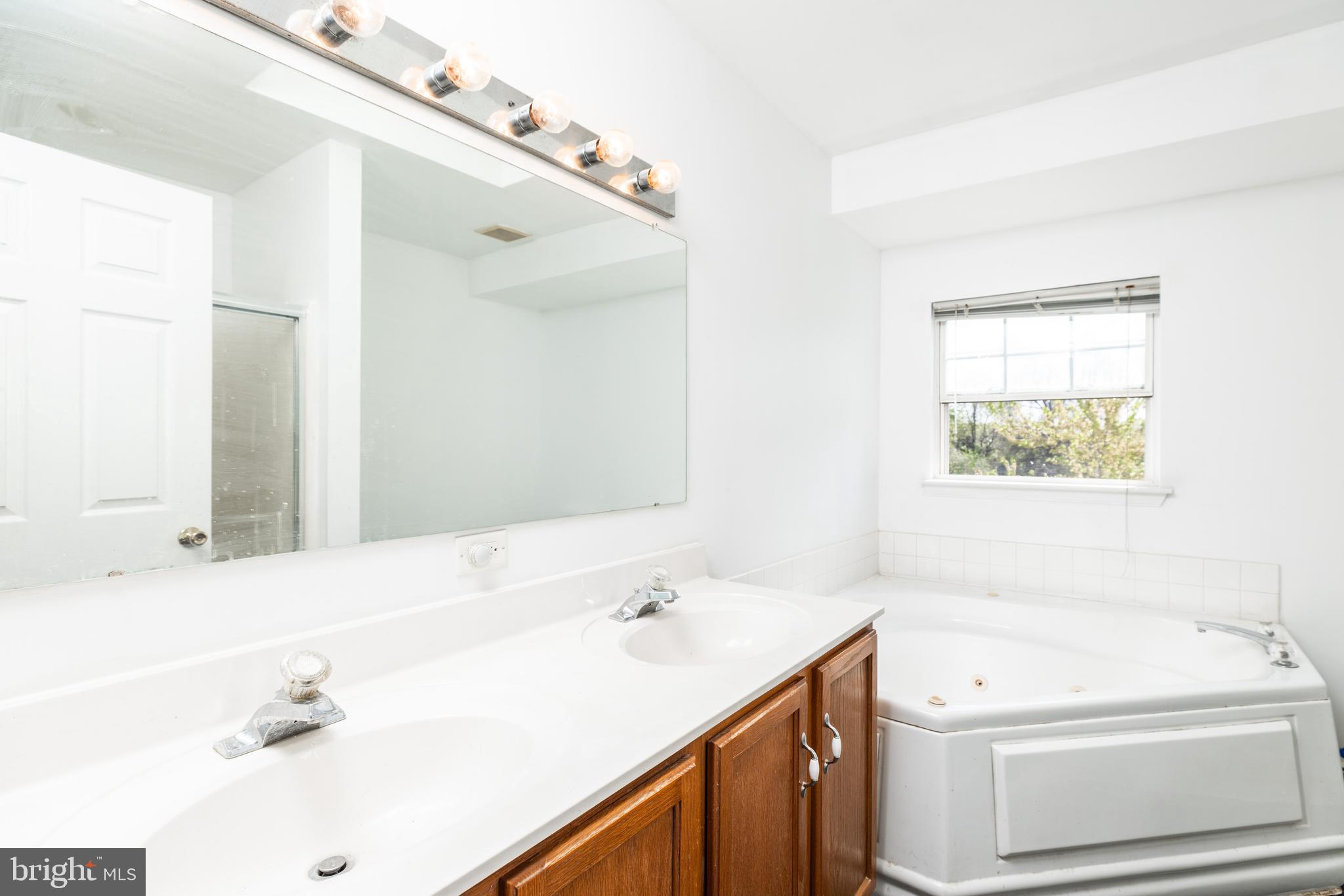 KIRKWOOD KNOLL - Residential