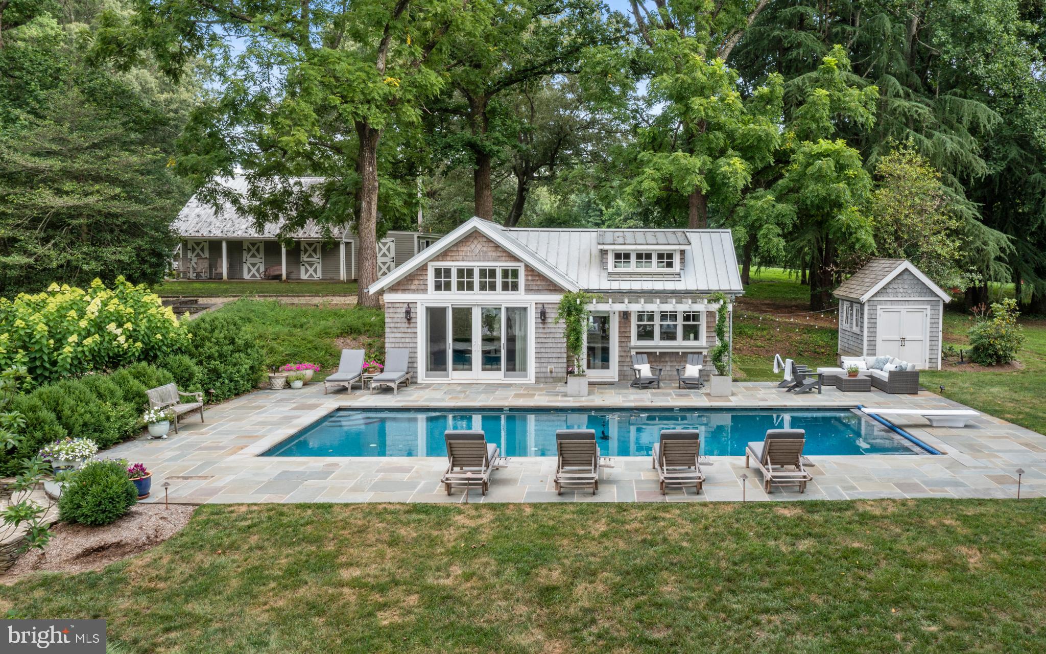 ARBUTUS BANKS - Residential