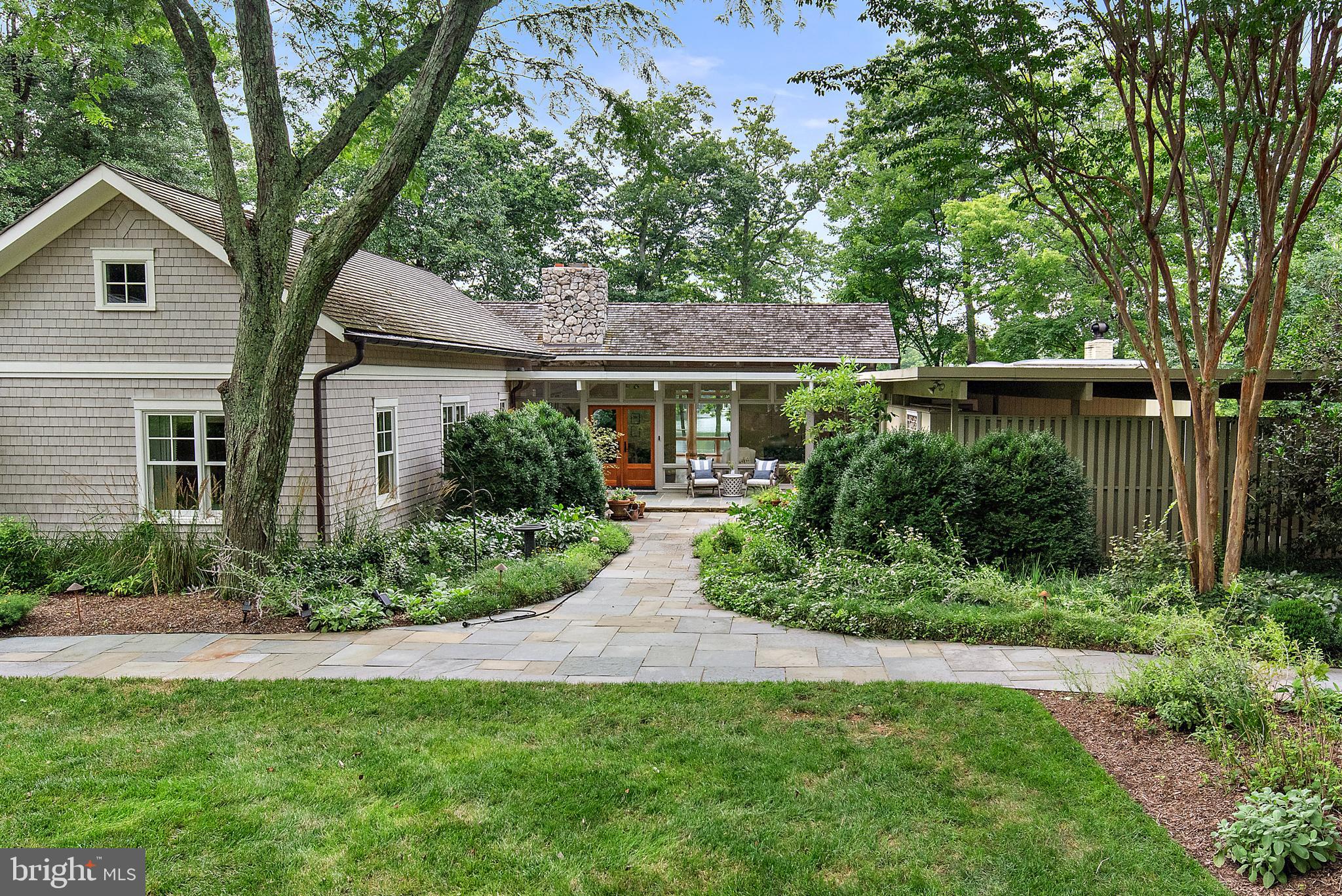 ARBUTUS BANKS - Residential