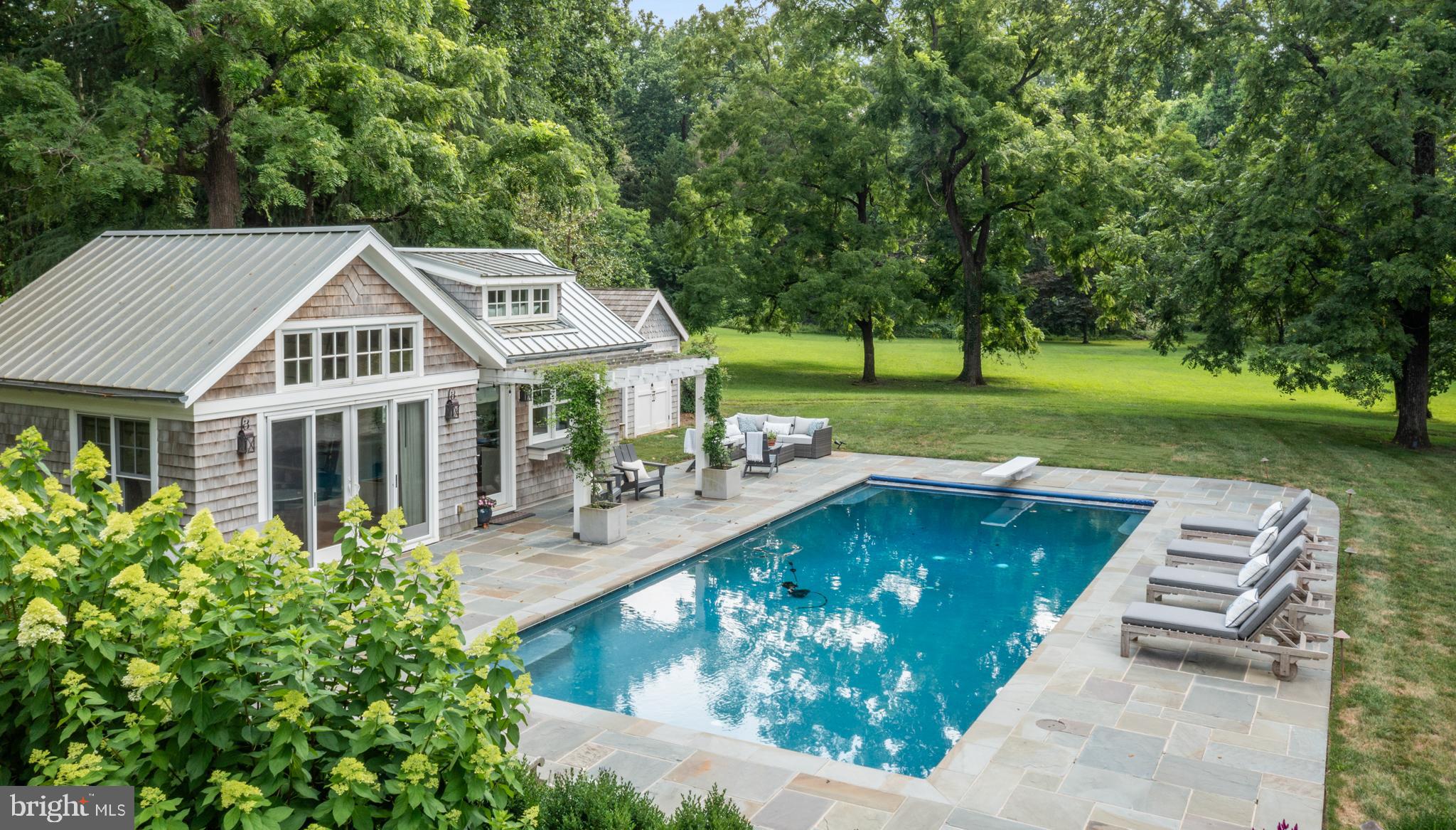 ARBUTUS BANKS - Residential