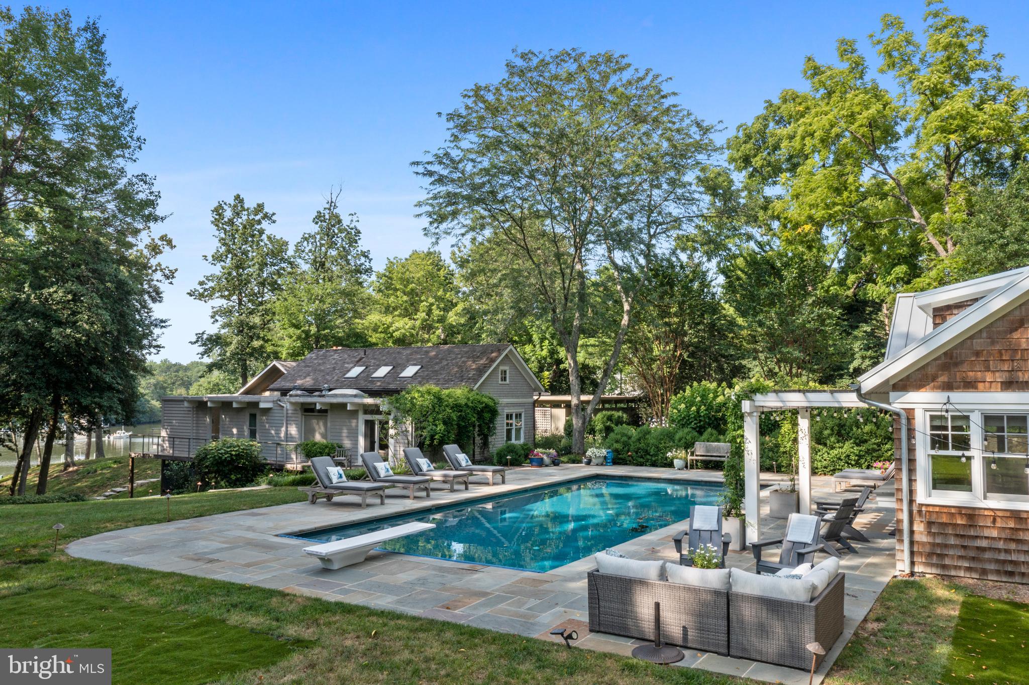 ARBUTUS BANKS - Residential