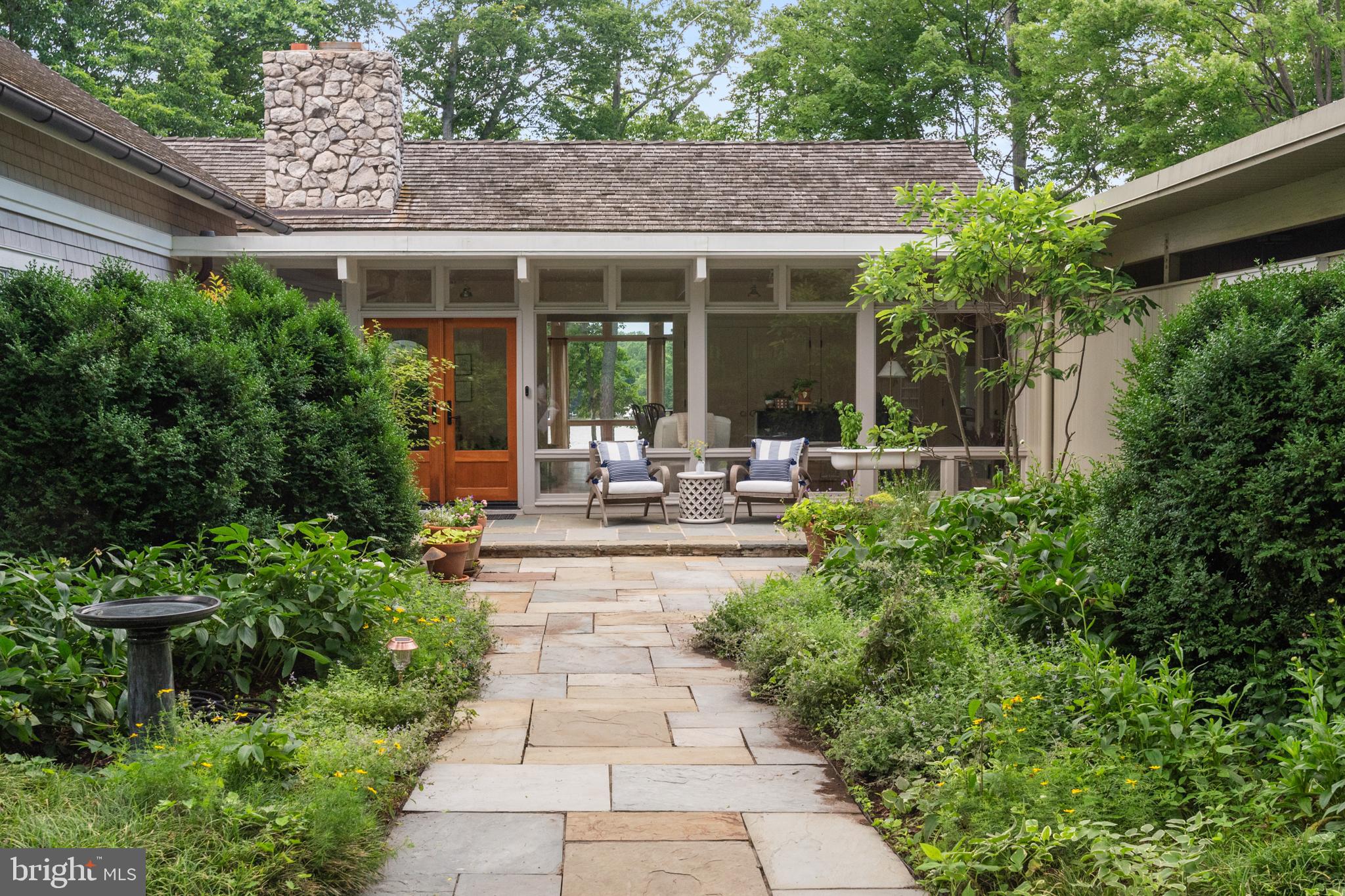 ARBUTUS BANKS - Residential