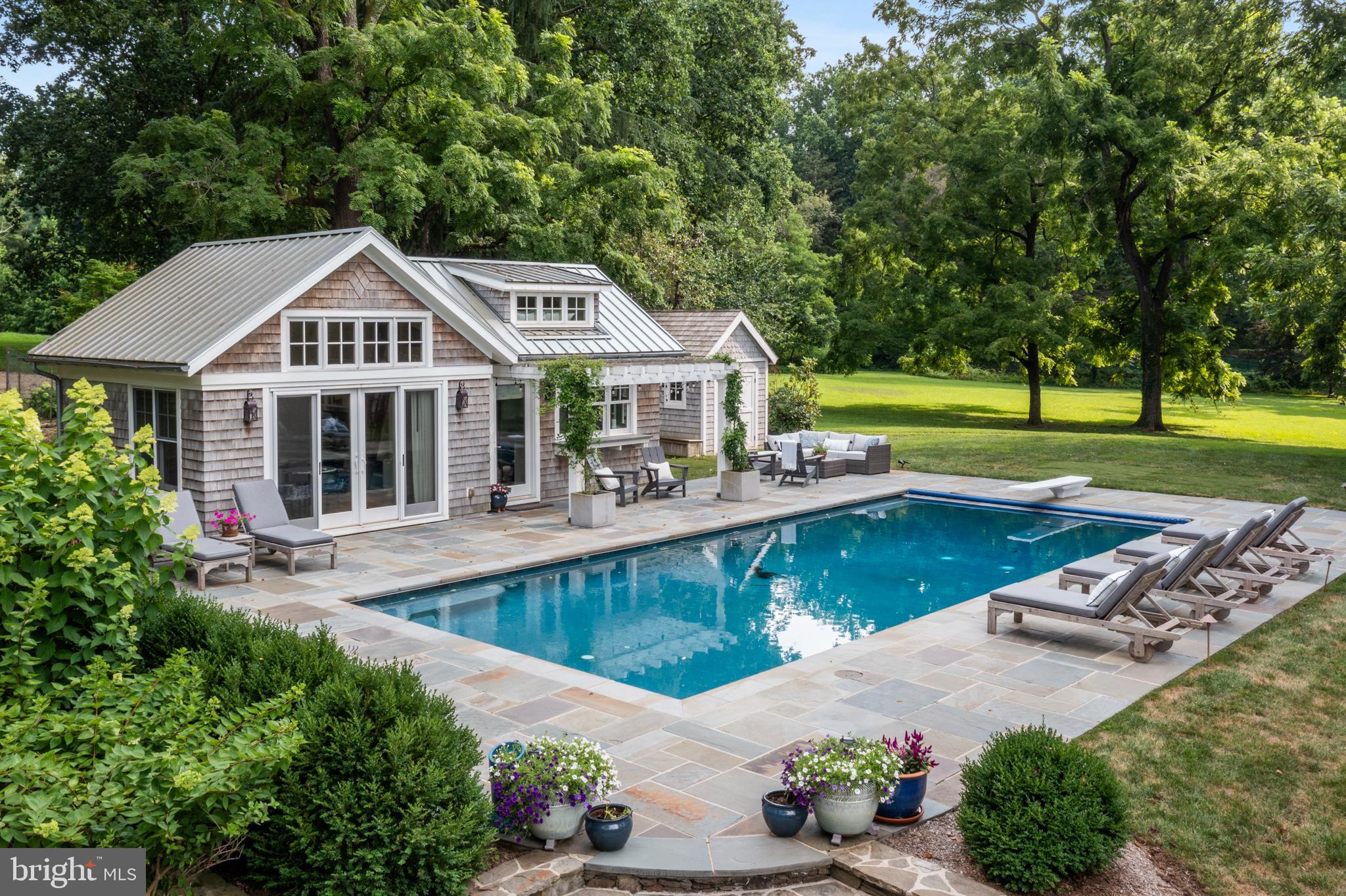 ARBUTUS BANKS - Residential