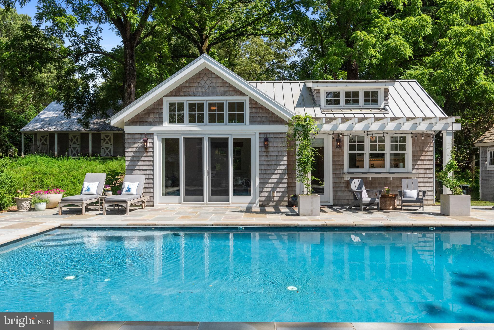 ARBUTUS BANKS - Residential