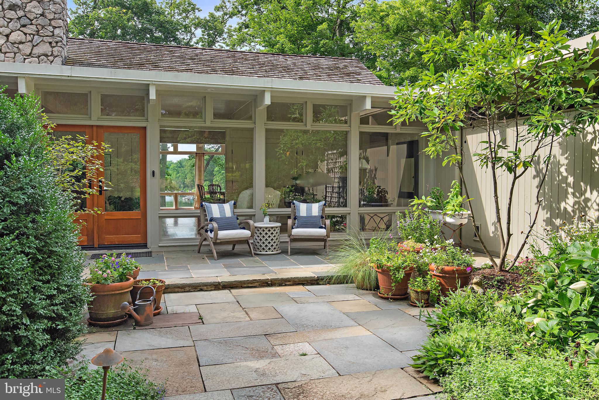 ARBUTUS BANKS - Residential