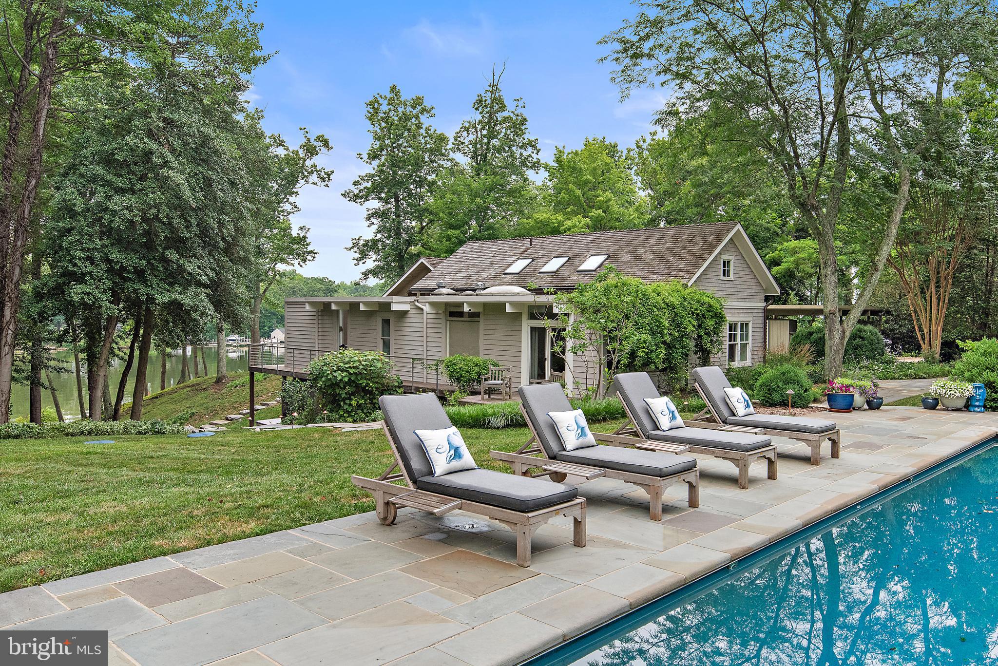 ARBUTUS BANKS - Residential