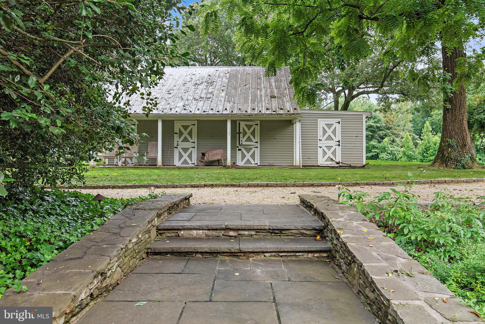 ARBUTUS BANKS - Residential