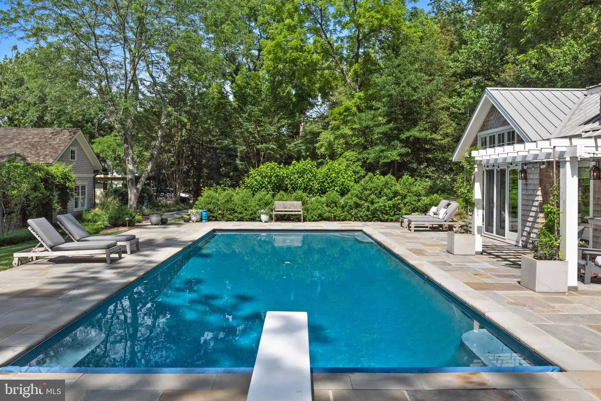 ARBUTUS BANKS - Residential