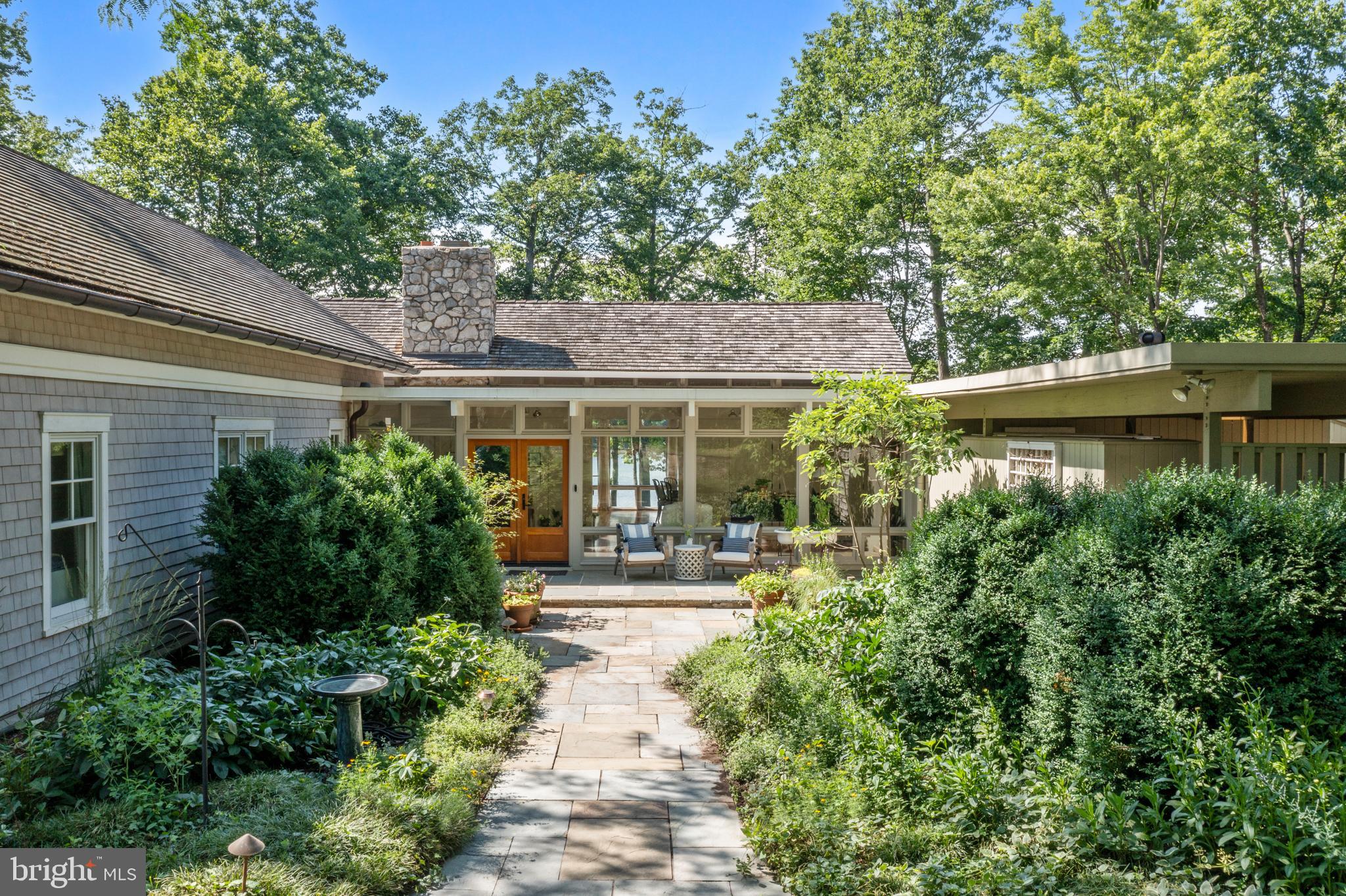 917 ARBUTUS ROAD