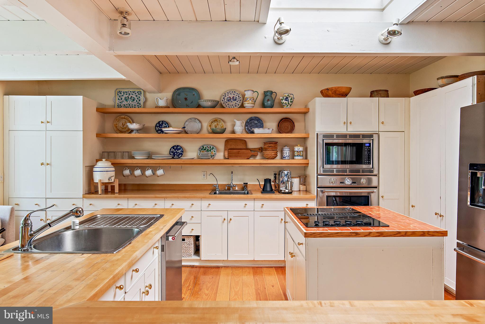 ARBUTUS BANKS - Residential