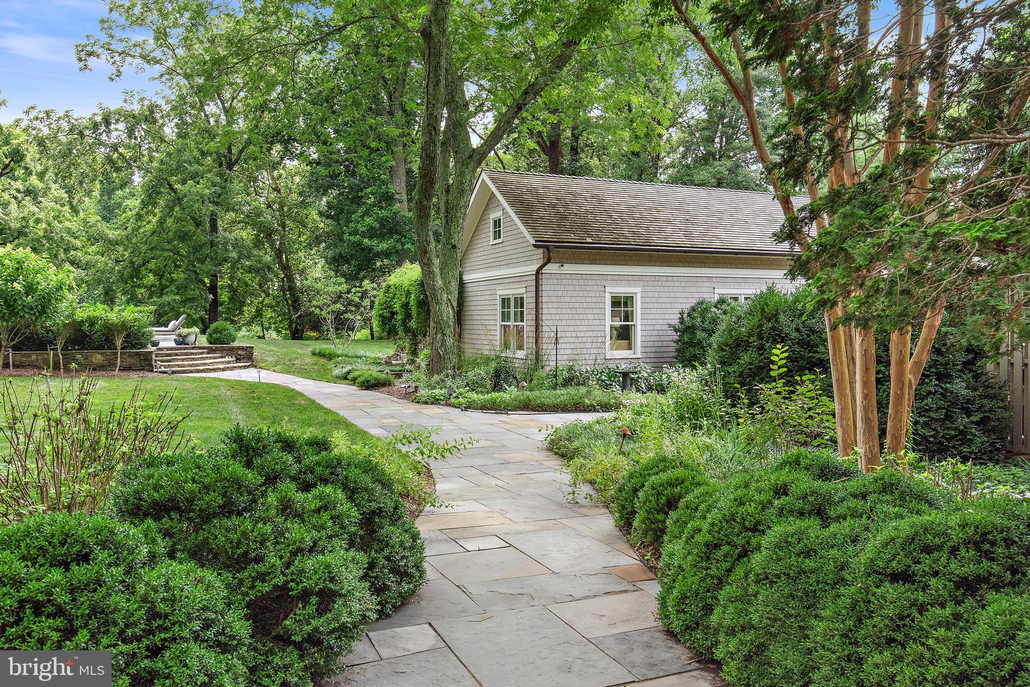 ARBUTUS BANKS - Residential