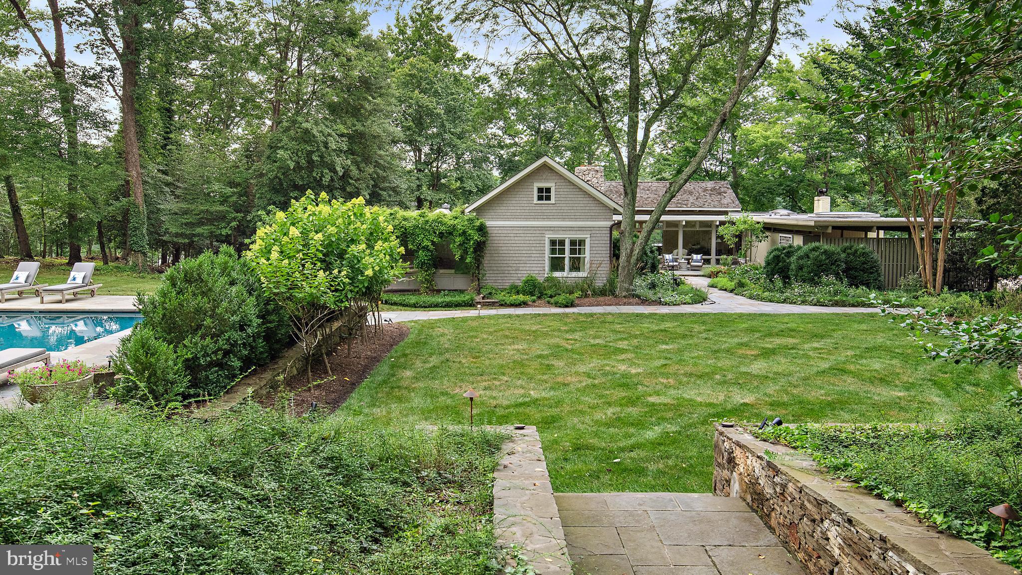 ARBUTUS BANKS - Residential